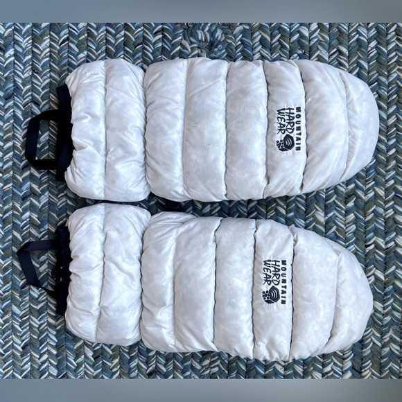 Mountain Hardware **down** mittens 🌫️🧤 - Picture 1 of 3